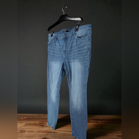 Simply Vera Vera Wang Light Blue Skinny Jeans Size 14 (EUC) - Picture 6 of 9